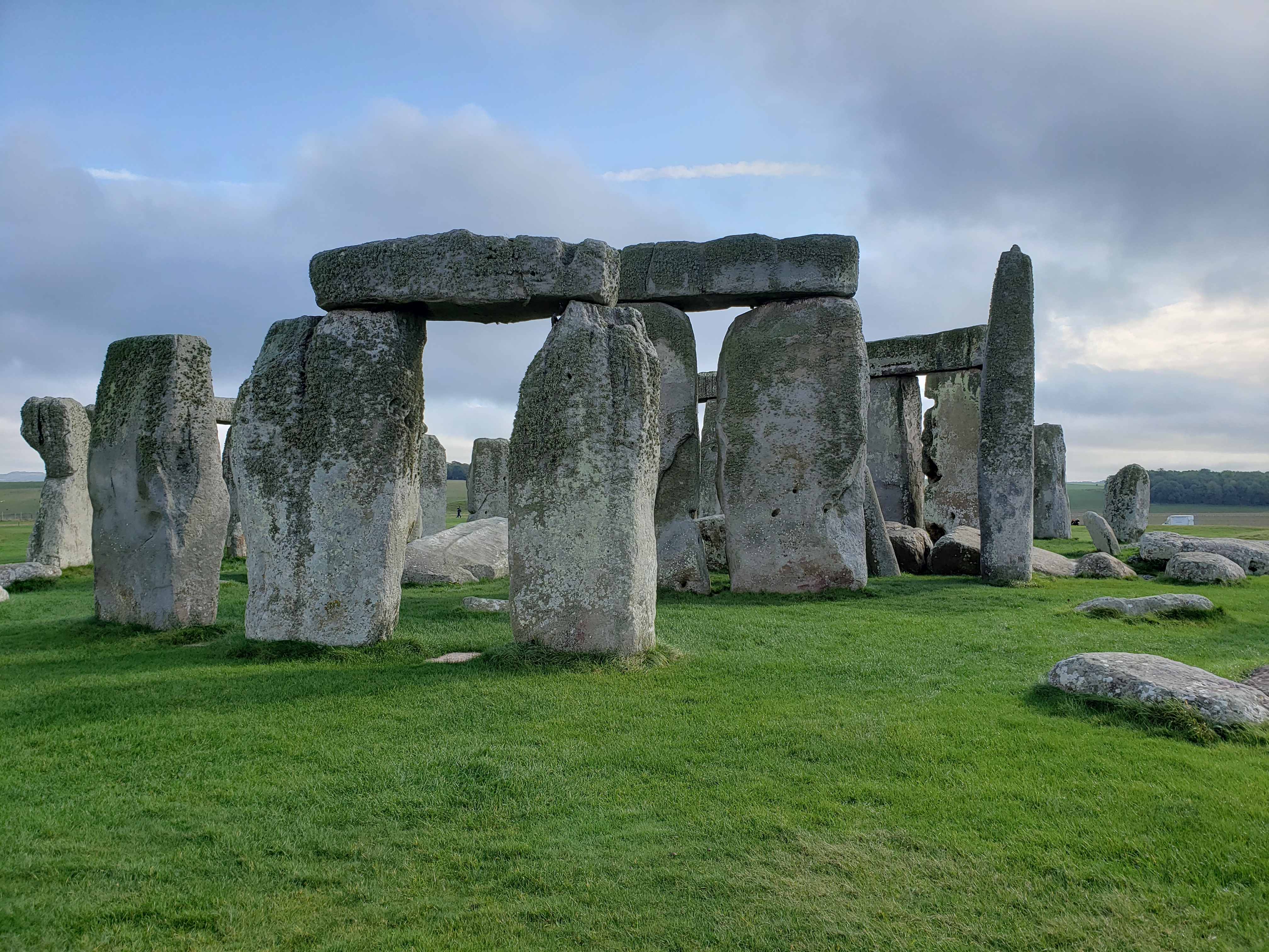 England – Salisbury – Stonehenge – Tickets For Two Plus Baggage